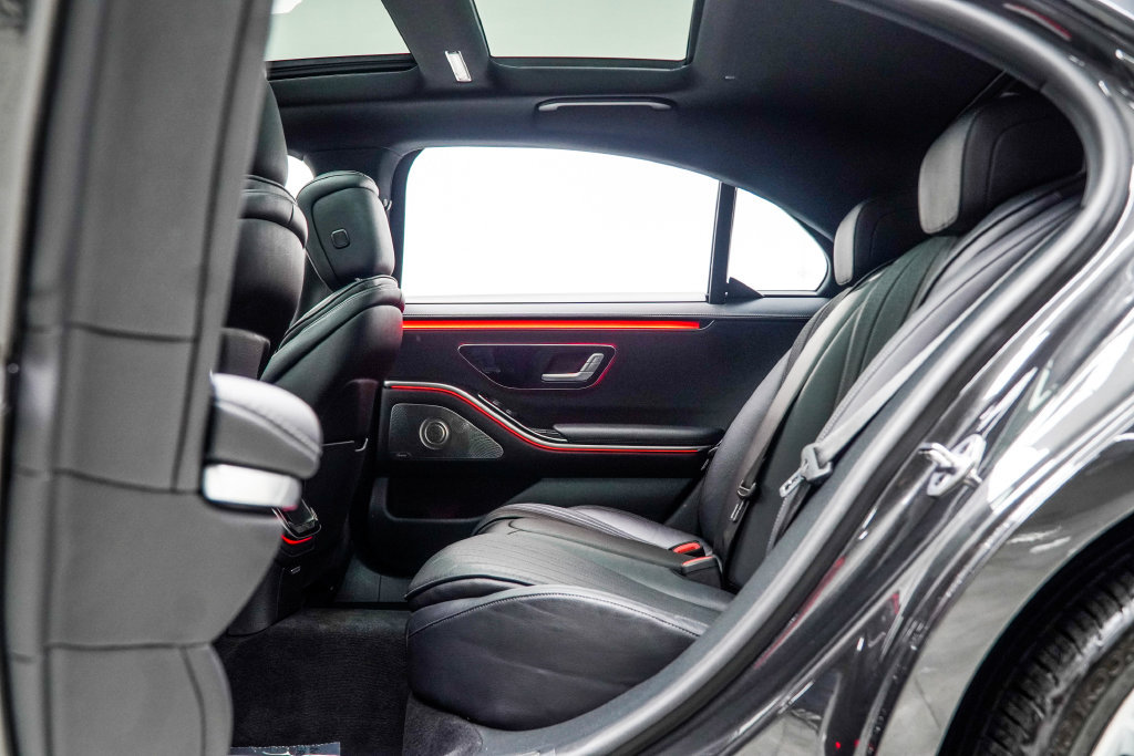 Used 2022 Mercedes-Benz S 500 4MATIC w/ AMG Line Package image 45