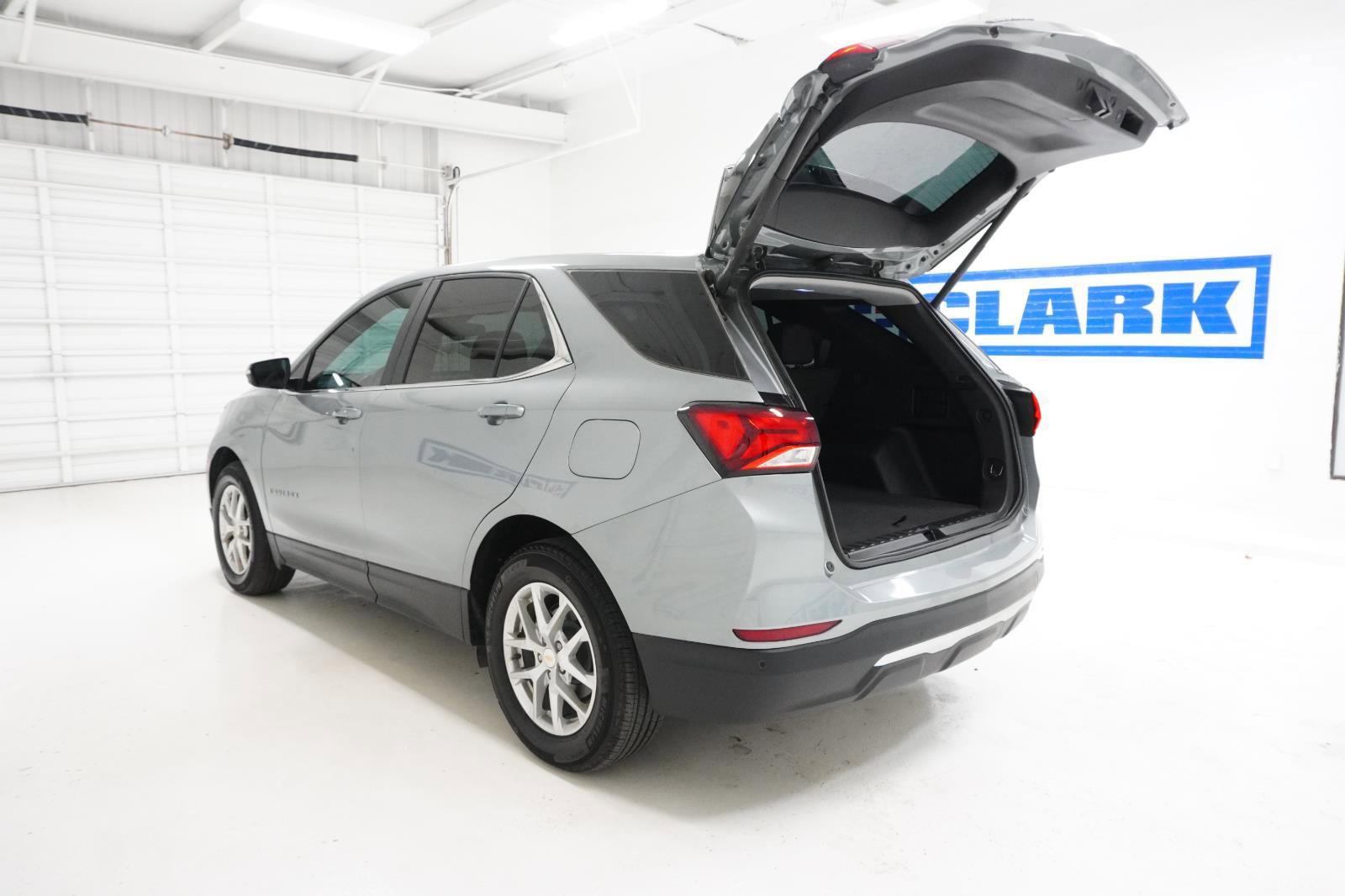 Used 2023 Chevrolet Equinox LT image 9