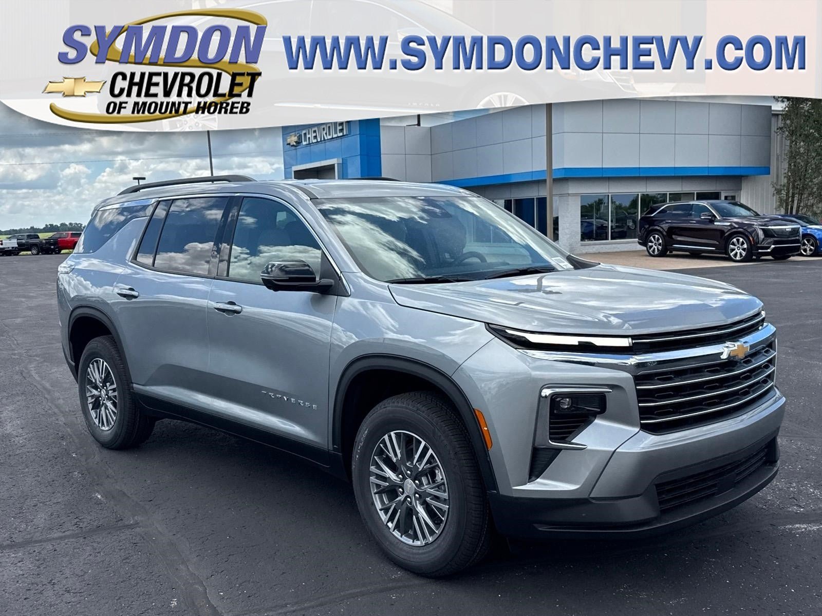 New 2026 Chevrolet Traverse LT w/ Driver Confidence Package AWD/4WD image 1