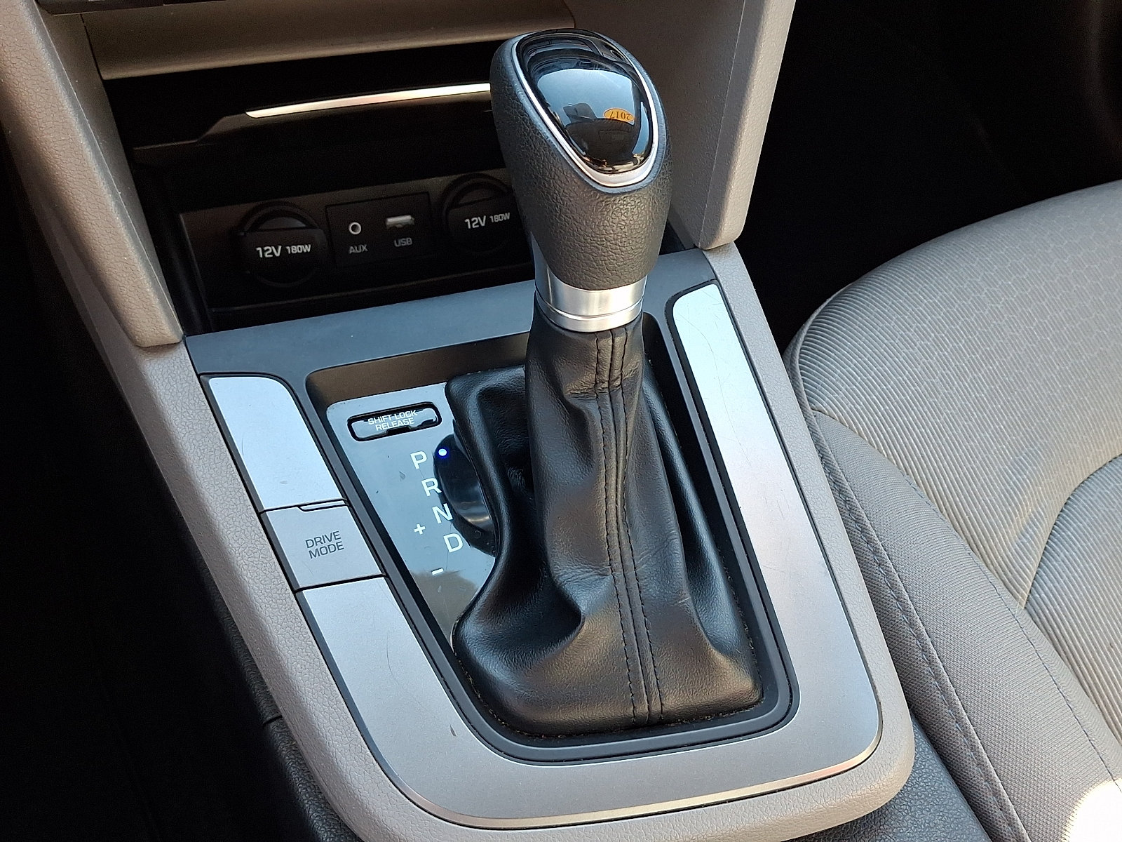 Used 2017 Hyundai Elantra SE FWD image 14