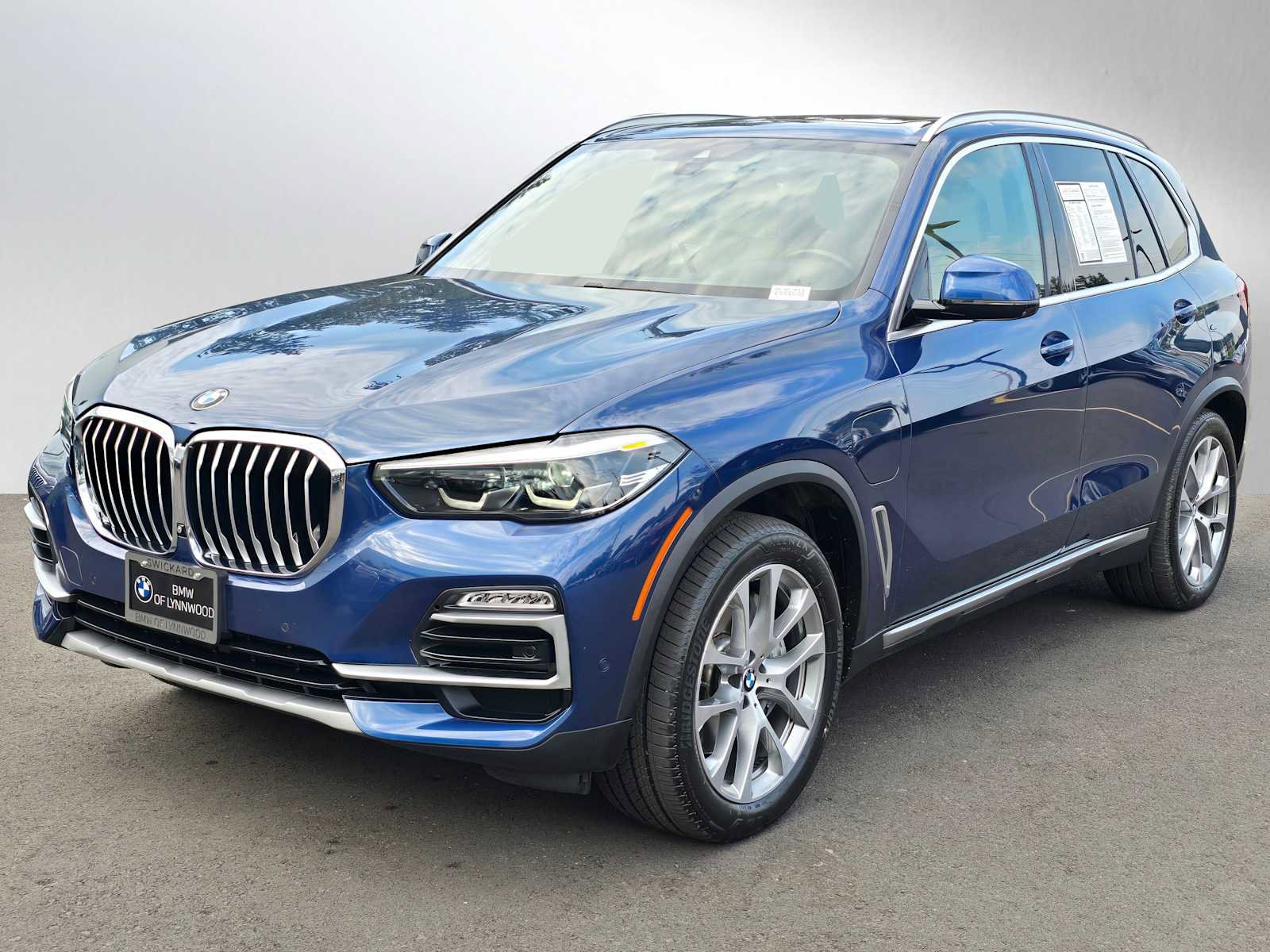 Used 2021 BMW X5 xDrive45e w/ Premium Package image 3