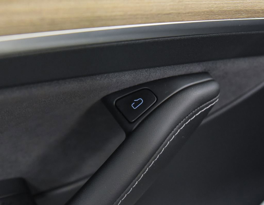 Used 2023 Tesla Model Y Long Range image 17