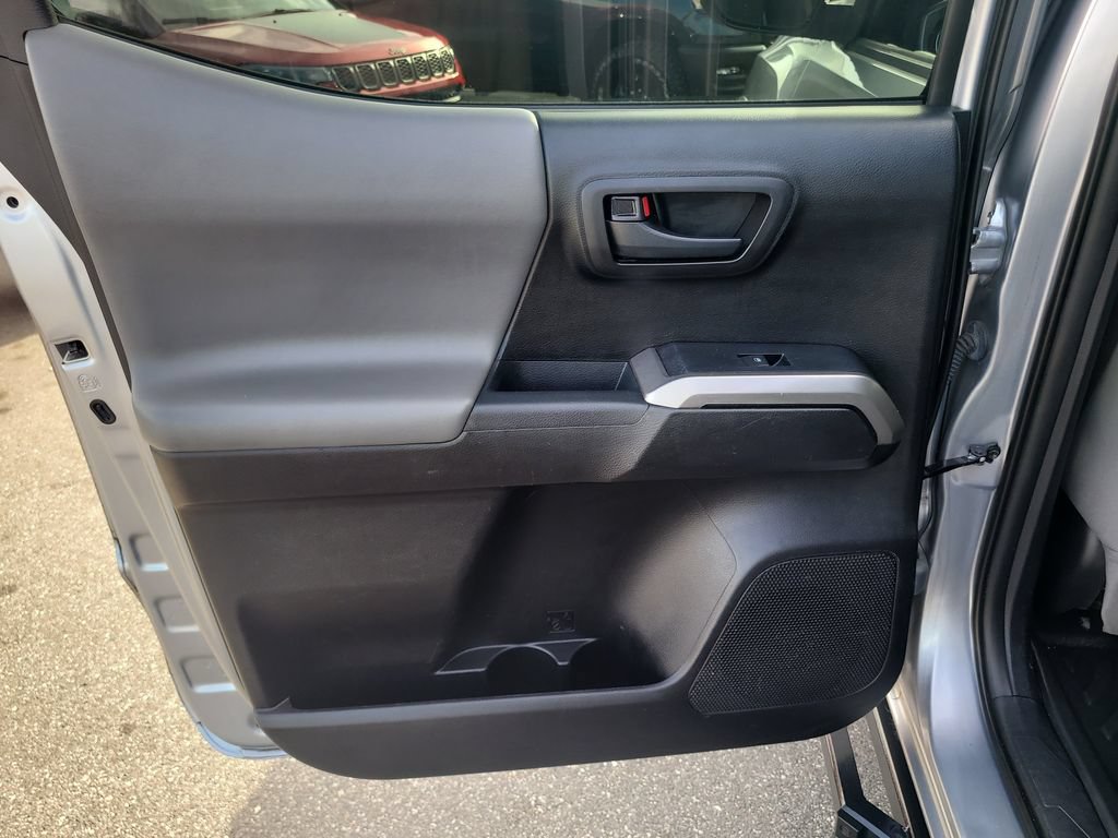 Used 2021 Toyota Tacoma SR5 RWD image 9