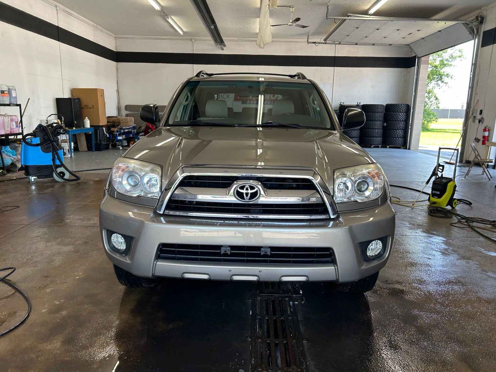 Used 2008 Toyota 4Runner SR5 AWD/4WD image 9