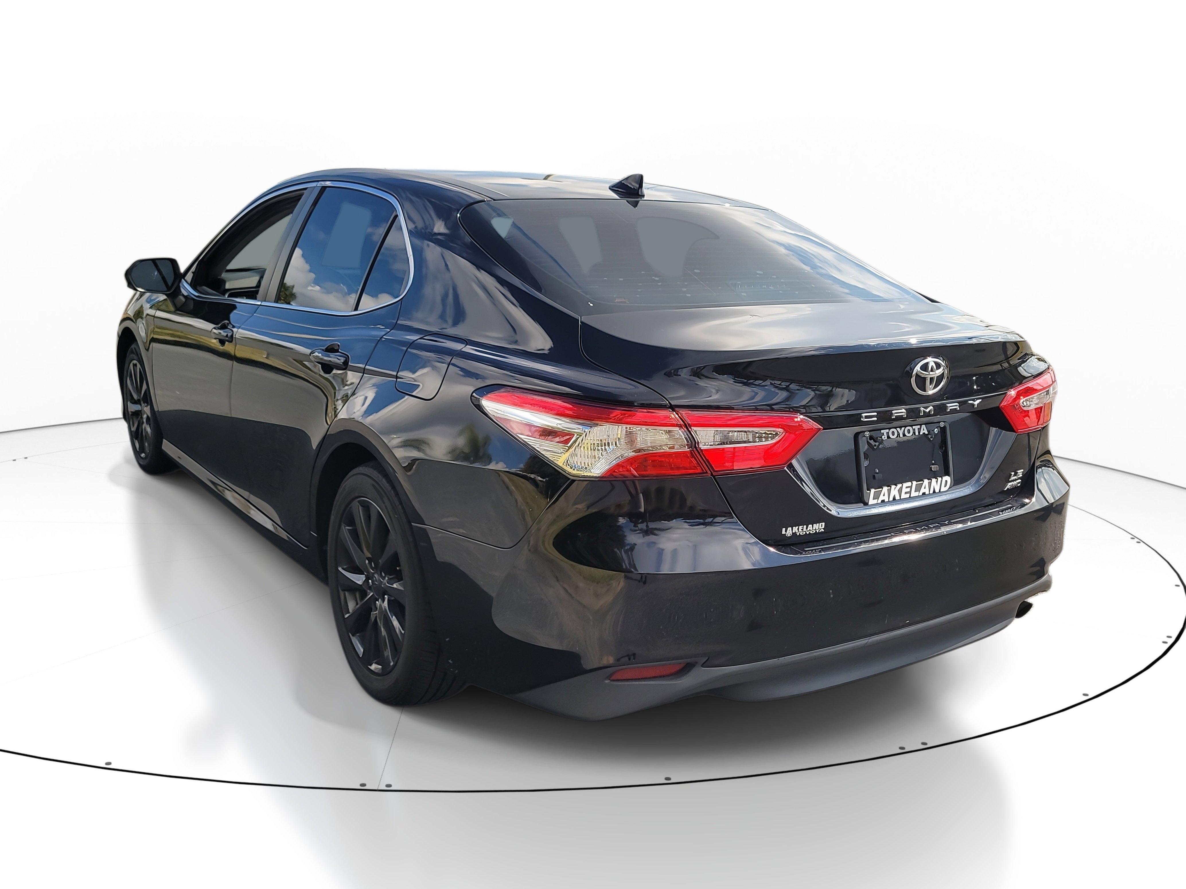 Used 2020 Toyota Camry LE image 5
