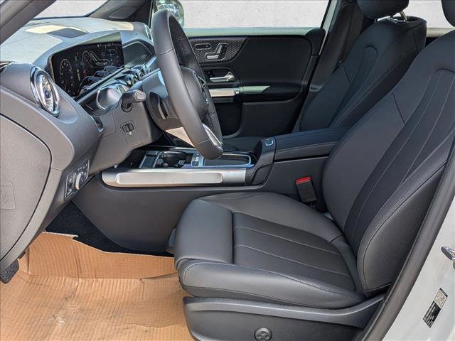 New 2026 Mercedes-Benz GLB 250 4MATIC image 4