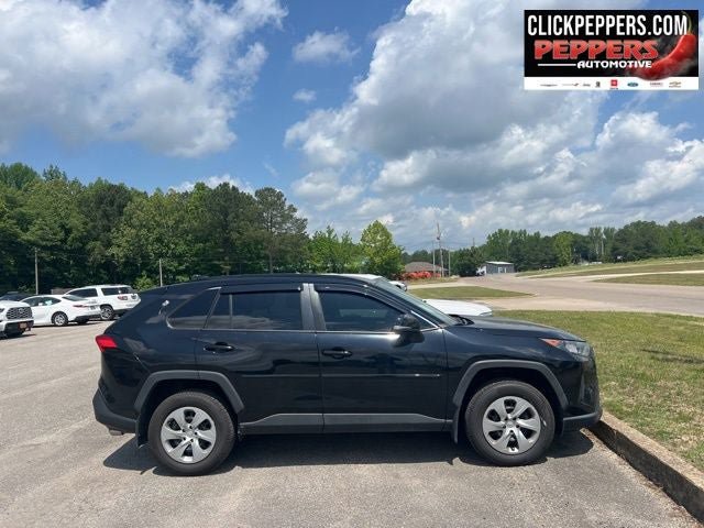 Used 2021 Toyota RAV4 LE FWD image 2
