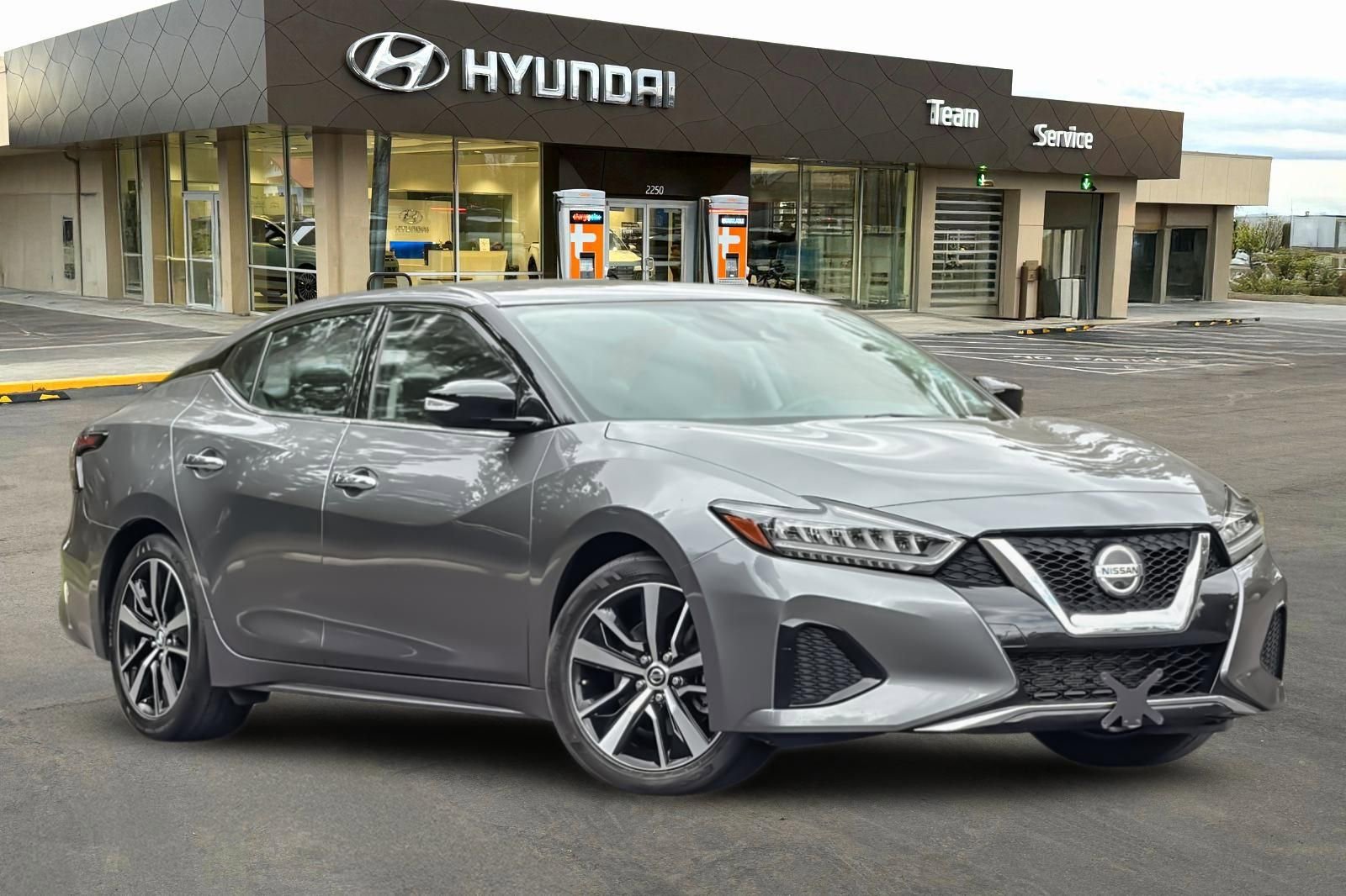 Used 2022 Nissan Maxima SV w/ Floor Mat Group FWD image 2