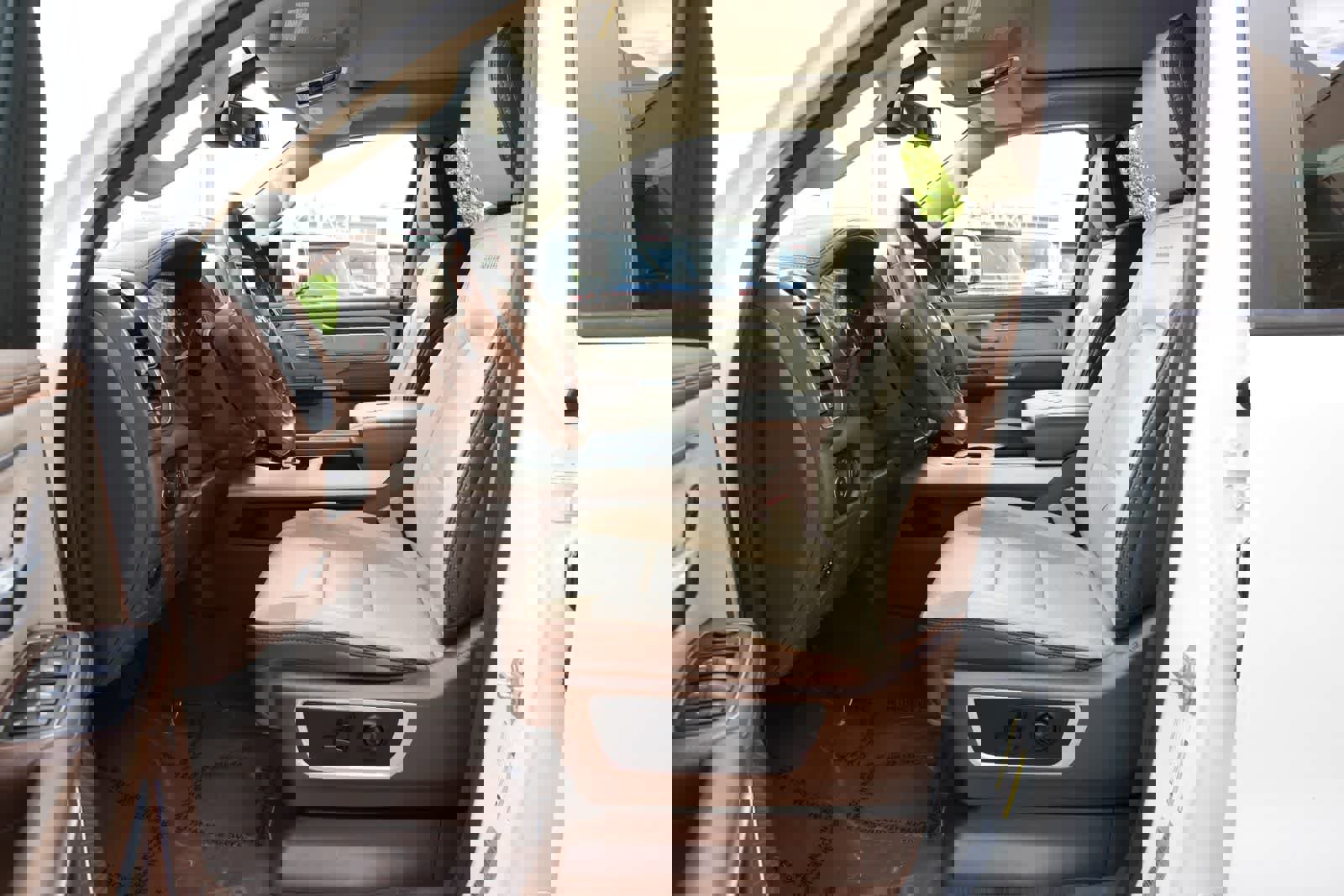 Used 2019 RAM 1500 Laramie AWD/4WD image 11