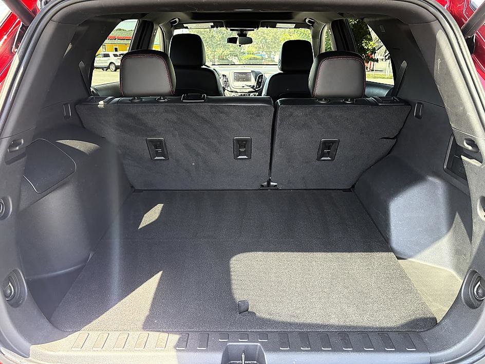 Used 2023 Chevrolet Equinox RS FWD image 11