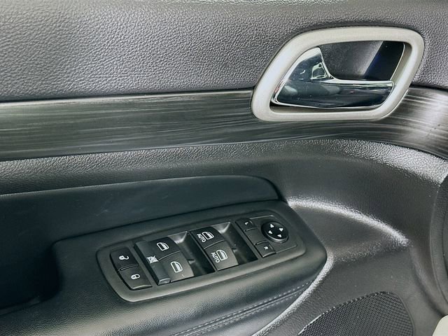 Used 2021 Jeep Grand Cherokee Laredo image 17