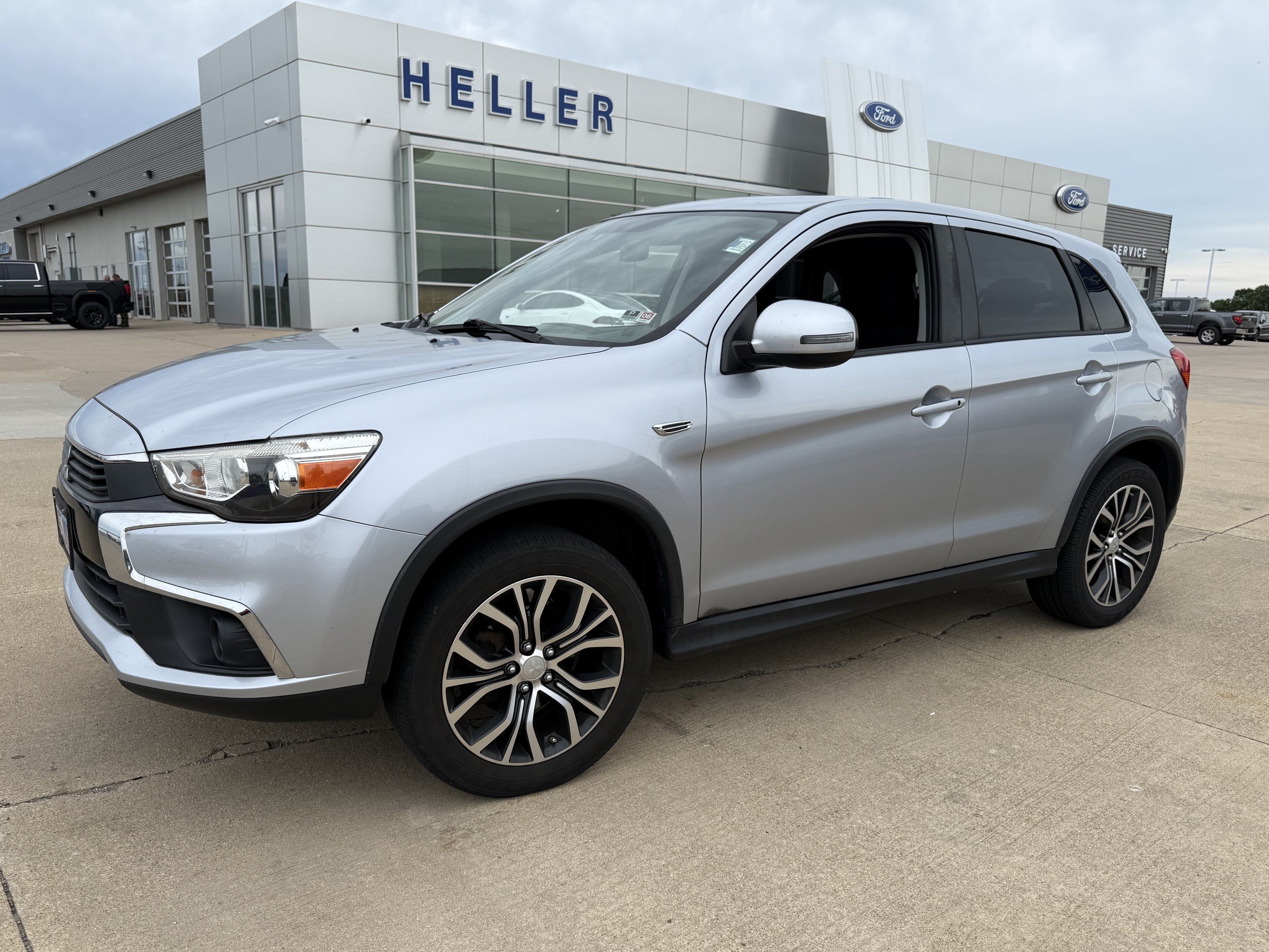 Used 2017 Mitsubishi Outlander Sport ES FWD image 3