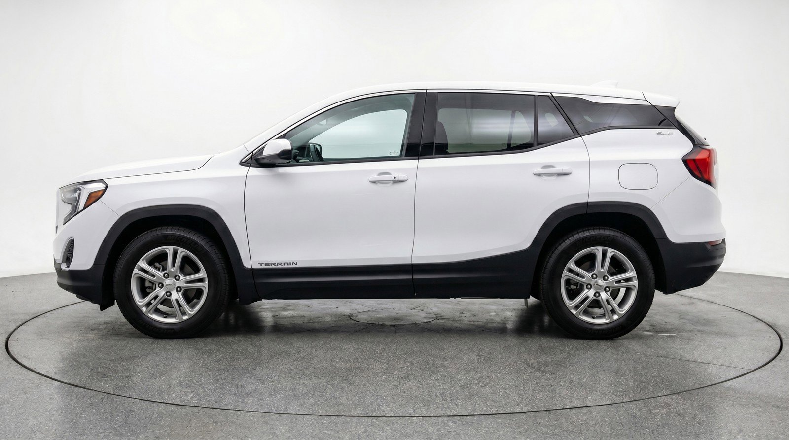 Used 2024 GMC Terrain SLE FWD image 5