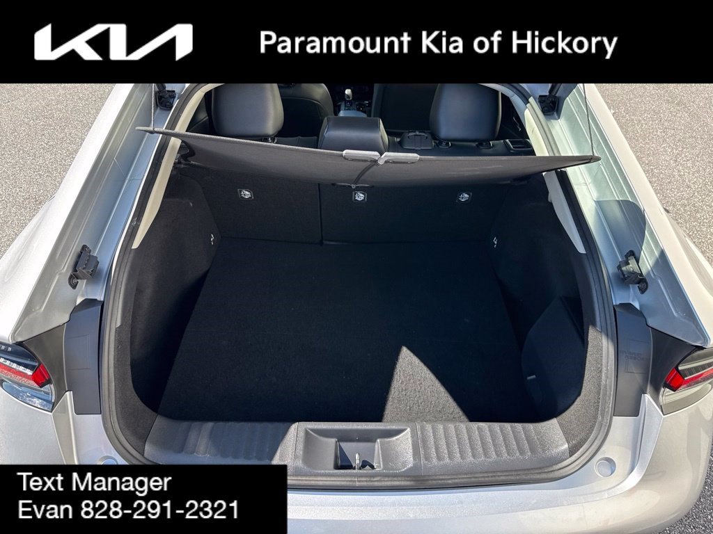 Used 2025 Toyota Prius XLE FWD image 9