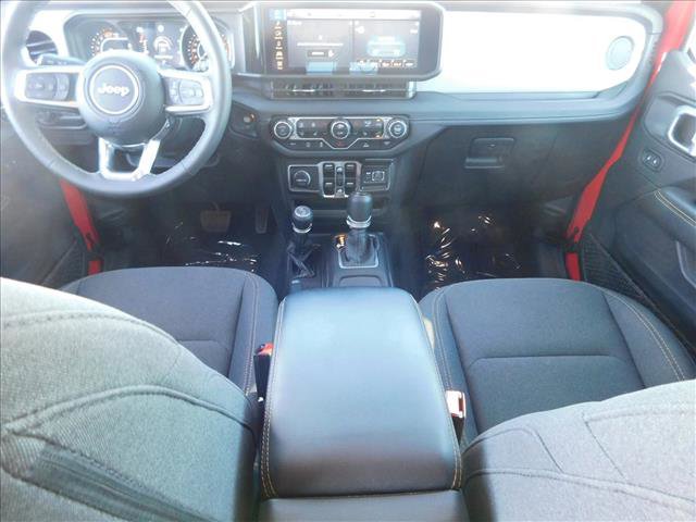 Used 2025 Jeep Wrangler Sahara image 17