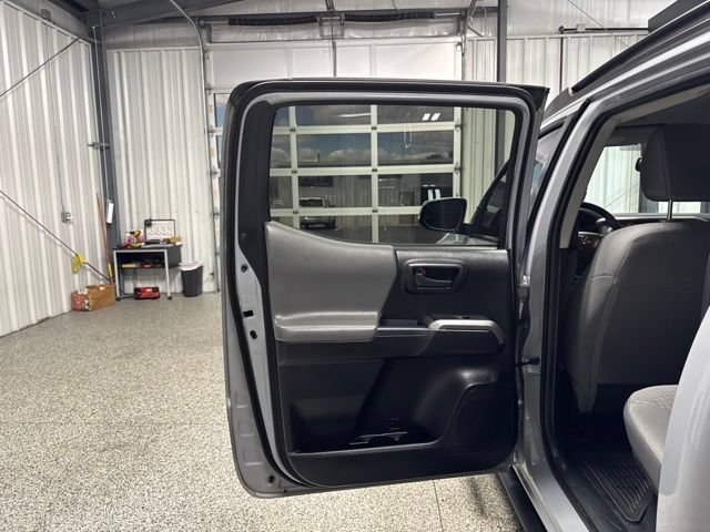 Used 2021 Toyota Tacoma SR5 w/ Technology Package AWD/4WD image 15