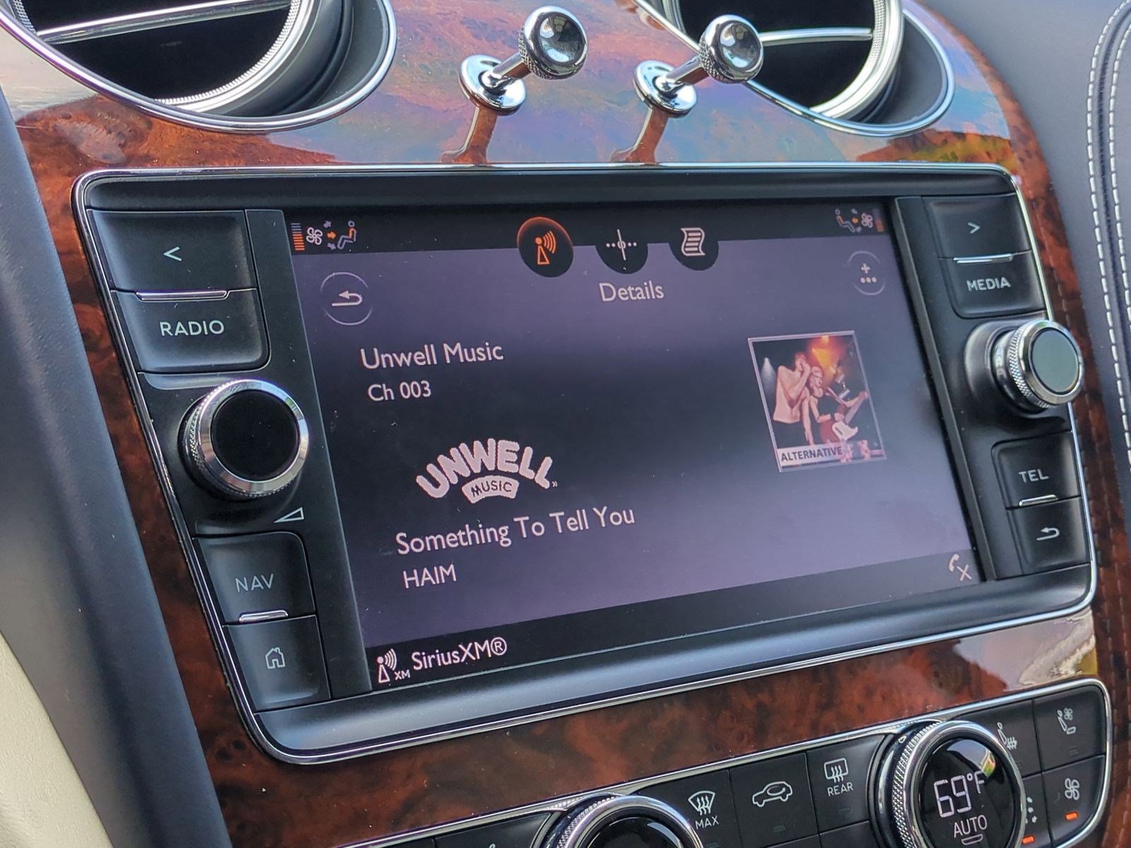 Used 2017 Bentley Bentayga image 22