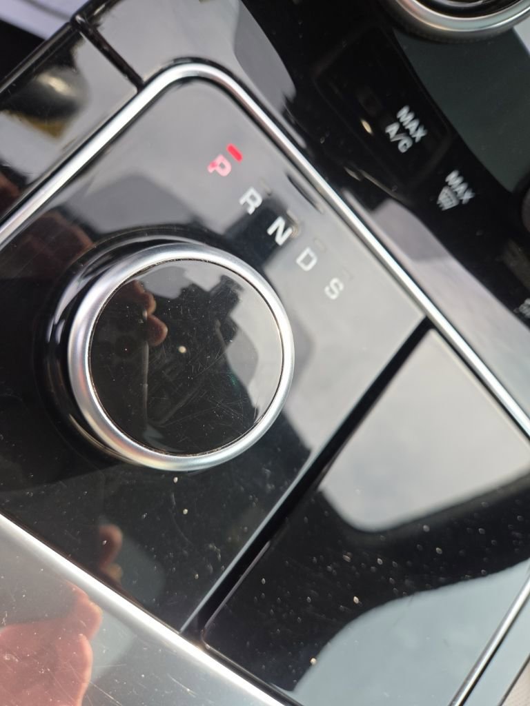 Used 2019 Land Rover Range Rover Velar R-Dynamic SE image 33