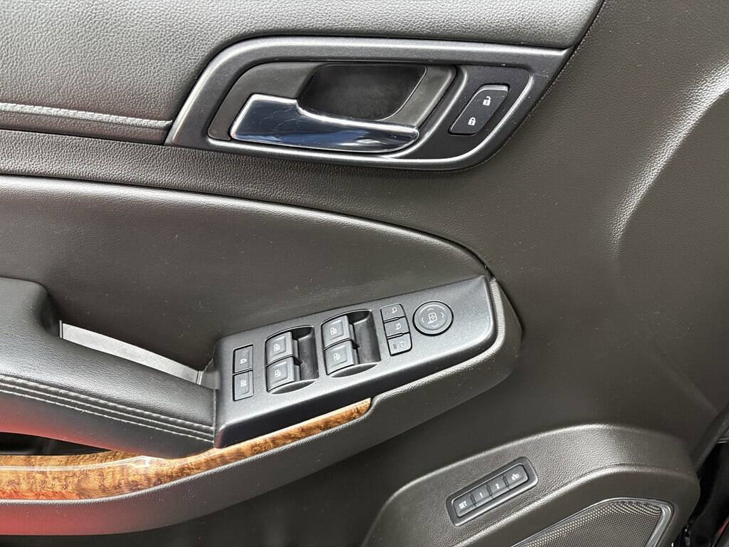 Used 2018 Chevrolet Suburban Premier image 8