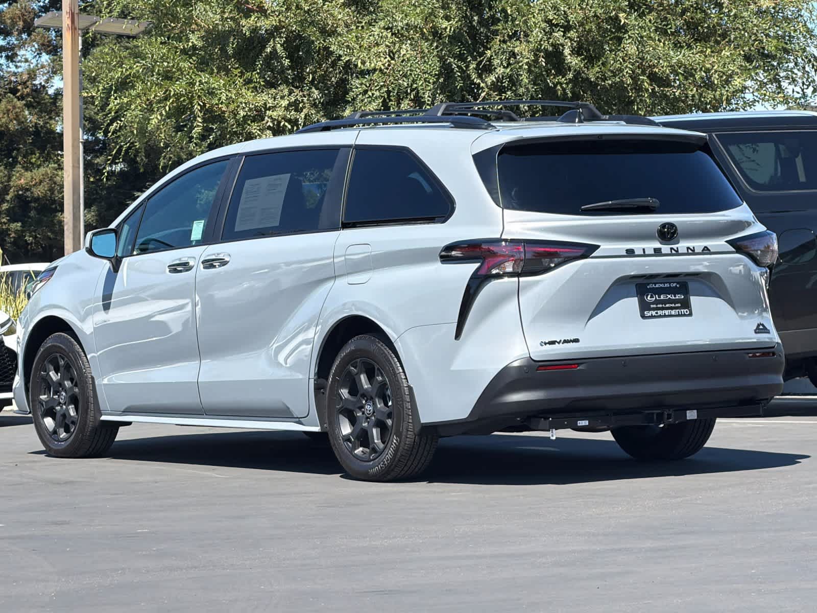Used 2026 Toyota Sienna XLE Woodland Edition AWD/4WD image 7