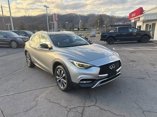 Used 2018 INFINITI QX30 Premium w/ Navigation Package image 2