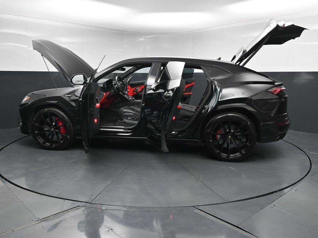 Used 2022 Lamborghini Urus AWD/4WD image 32
