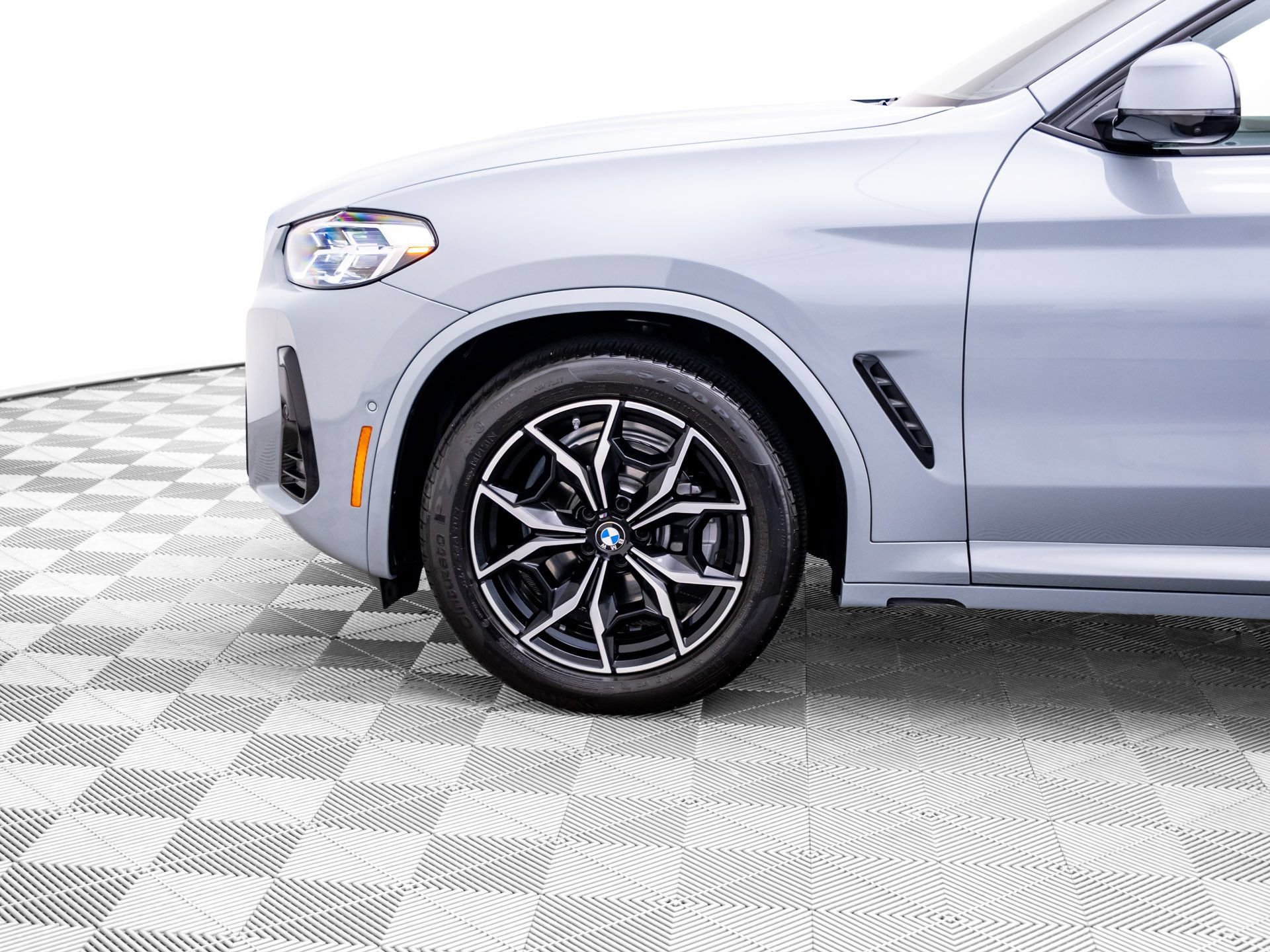 Used 2025 BMW X4 xDrive30i w/ Premium Package AWD/4WD image 38