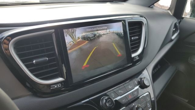 Certified 2025 Chrysler Pacifica Select image 18