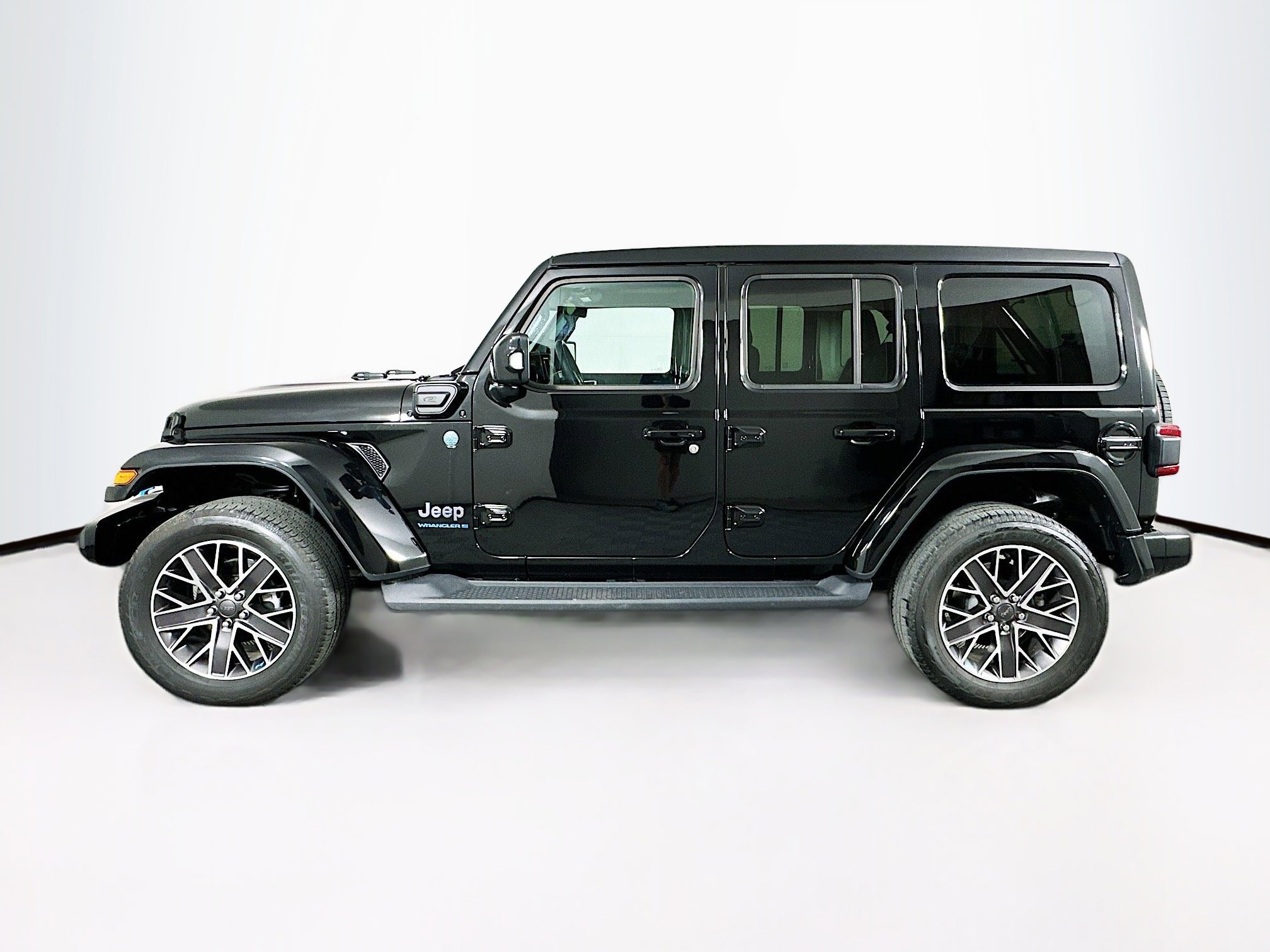 Used 2023 Jeep Wrangler Unlimited Sahara AWD/4WD image 4