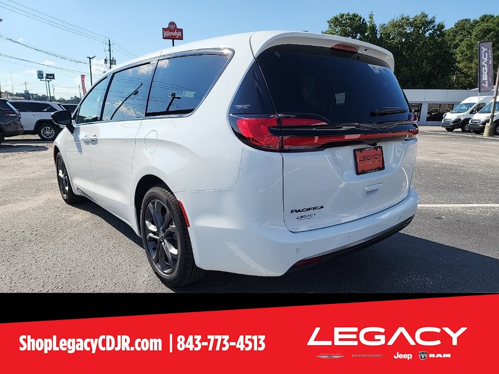 New 2026 Chrysler Pacifica Select image 11