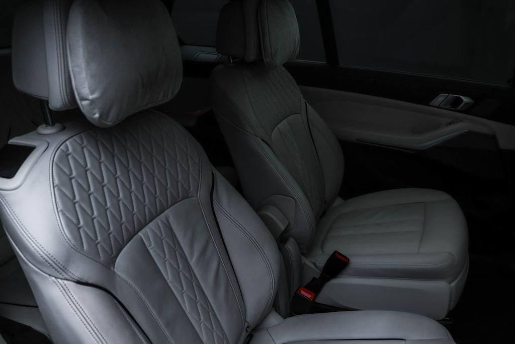 Used 2023 BMW X7 xDrive40i w/ M Sport Package image 24