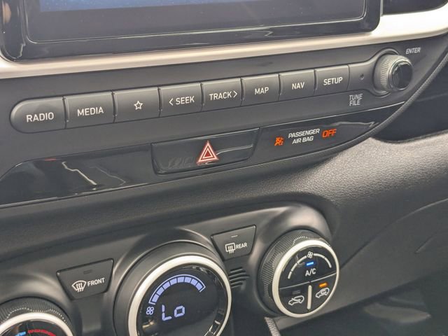 Used 2025 Hyundai Venue Limited FWD image 22