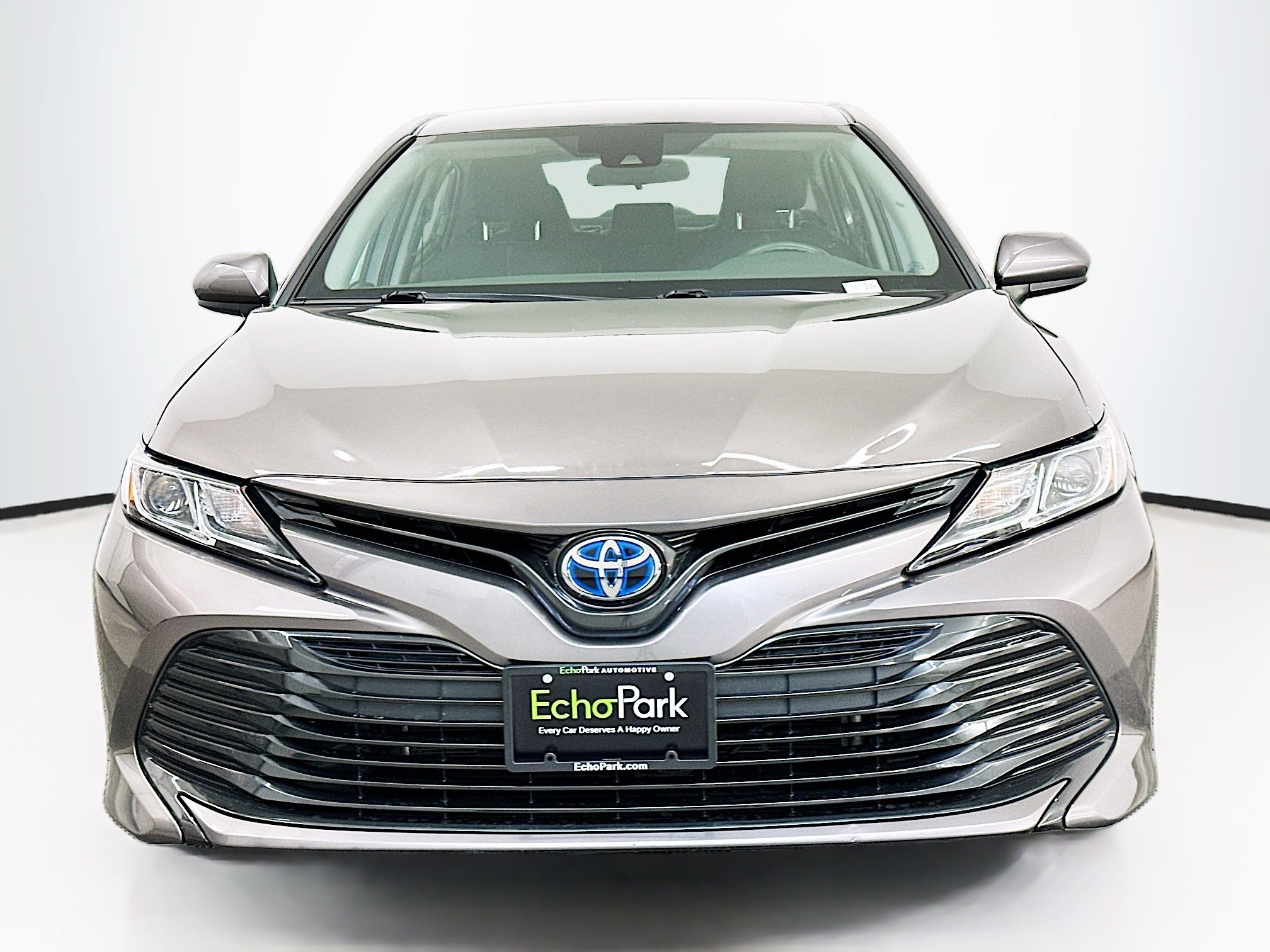 Used 2020 Toyota Camry LE image 2