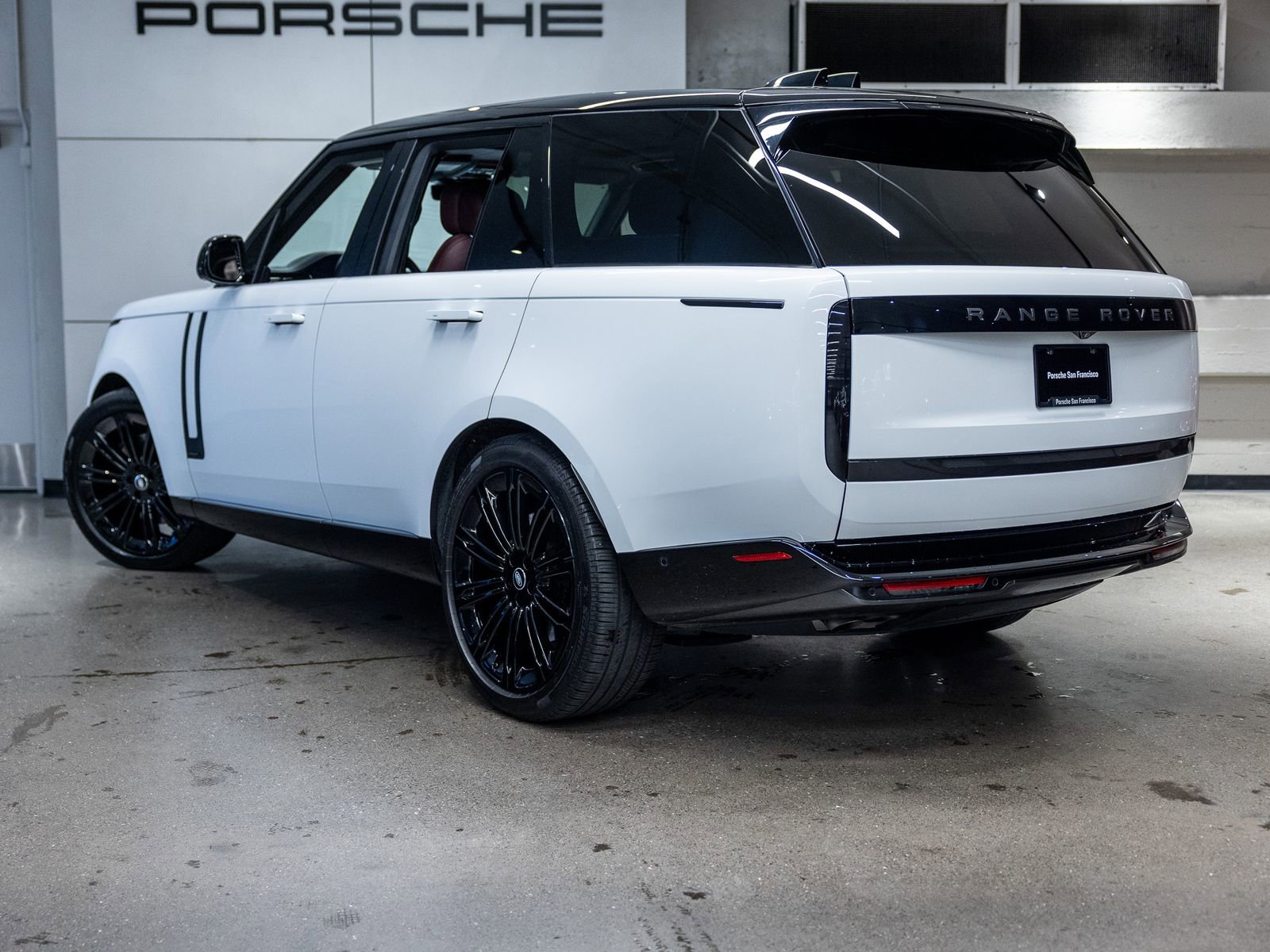 Used 2025 Land Rover Range Rover Autobiography image 3