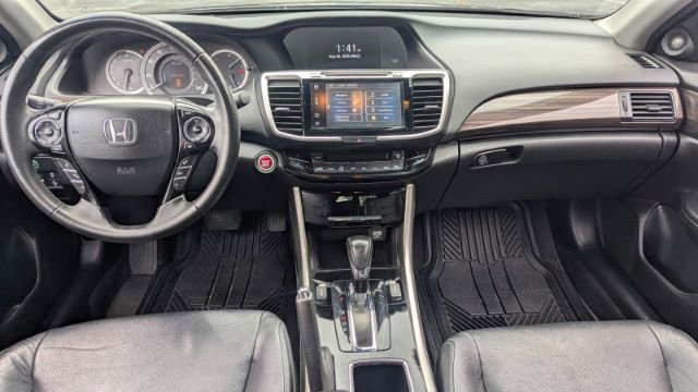 Used 2017 Honda Accord Touring image 24
