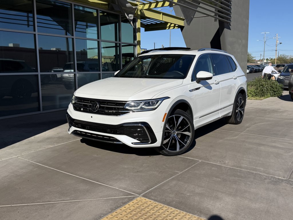 Used 2022 Volkswagen Tiguan SEL R-Line image 2