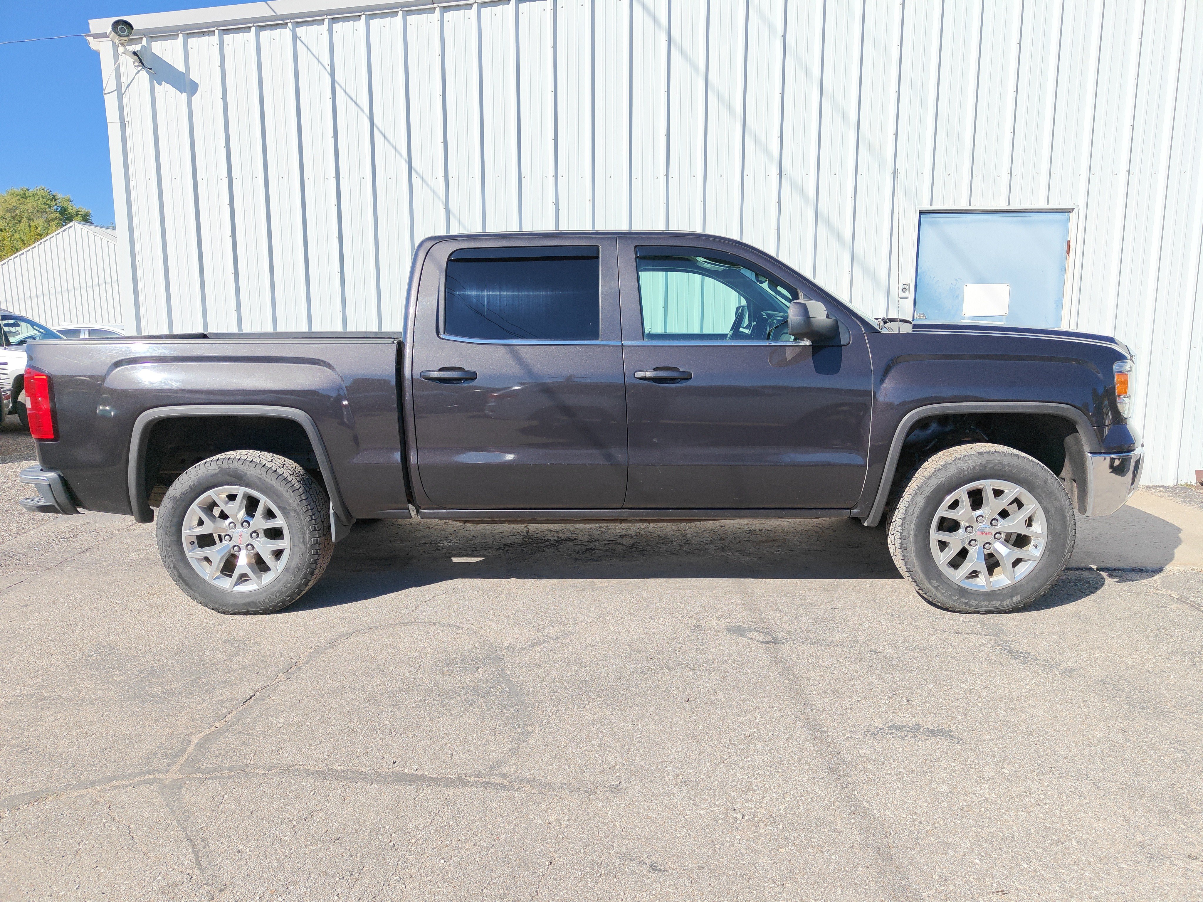 Used 2014 GMC Sierra 1500 SLE w/ SLE Value Package AWD/4WD image 1