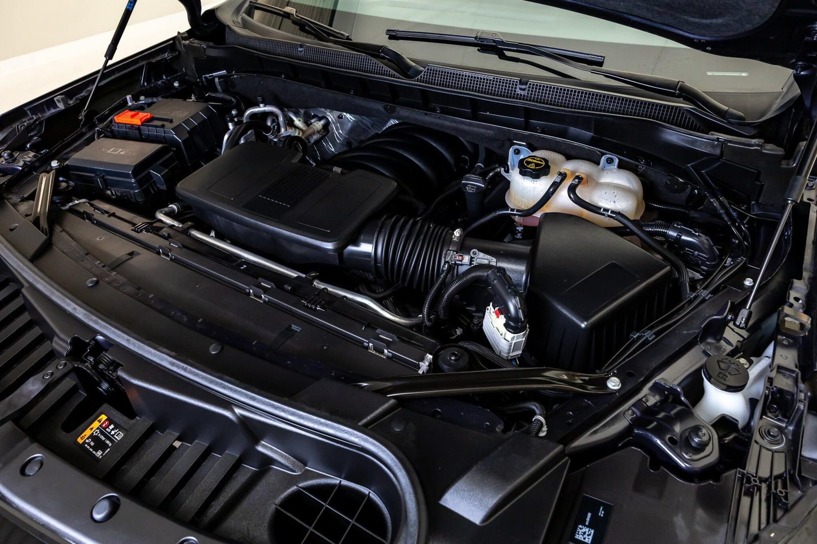 Used 2025 Chevrolet Suburban Premier AWD/4WD image 45