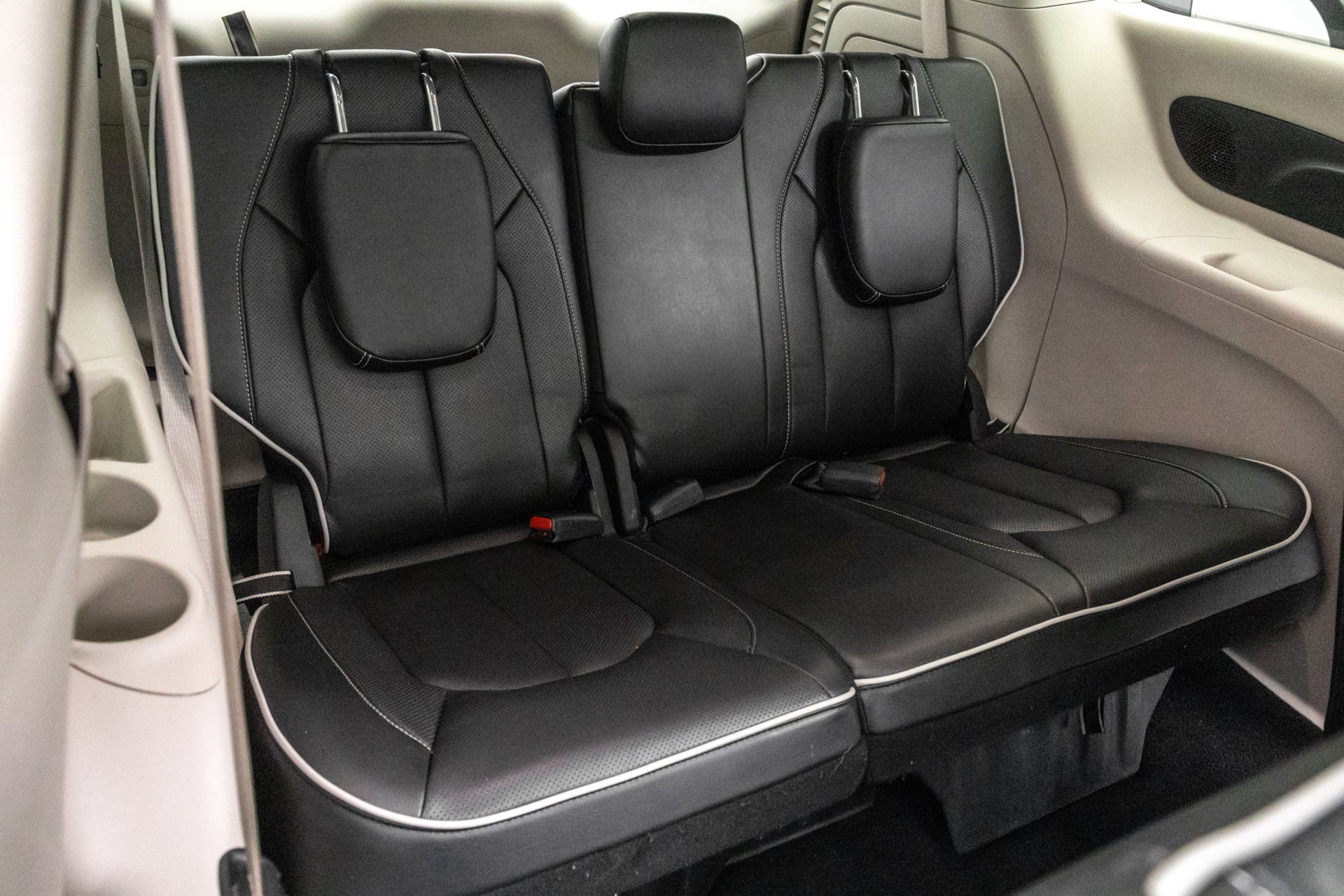 Used 2023 Chrysler Pacifica Limited FWD image 37