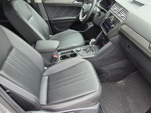 Used 2024 Volkswagen Tiguan SE AWD/4WD image 25