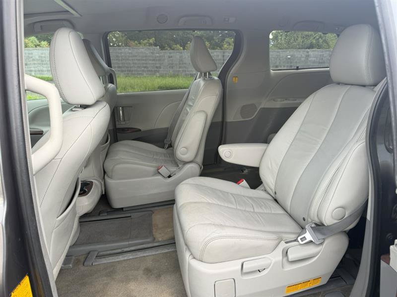 Used 2013 Toyota Sienna XLE AWD/4WD image 11