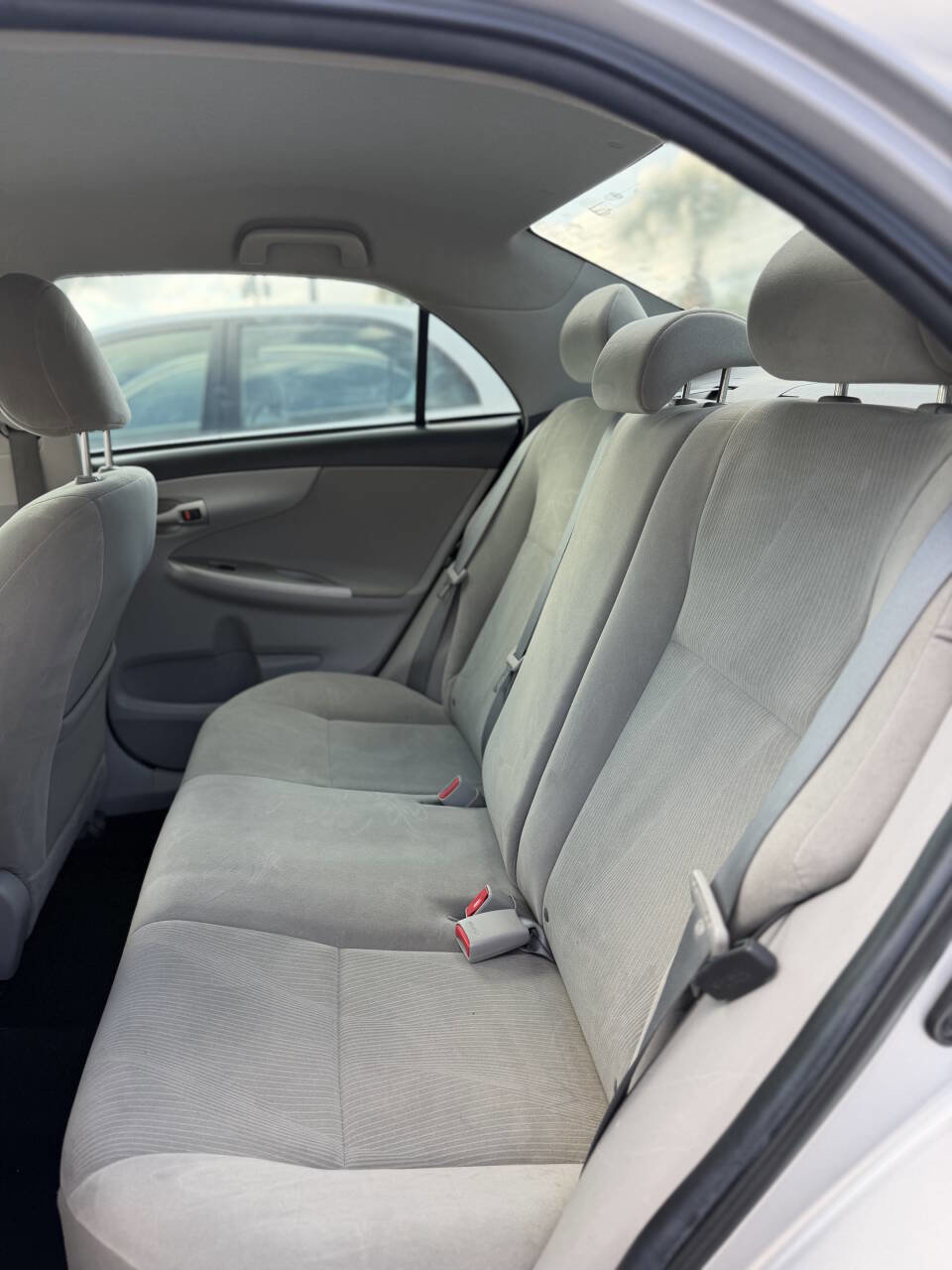 Used 2012 Toyota Corolla LE FWD image 19