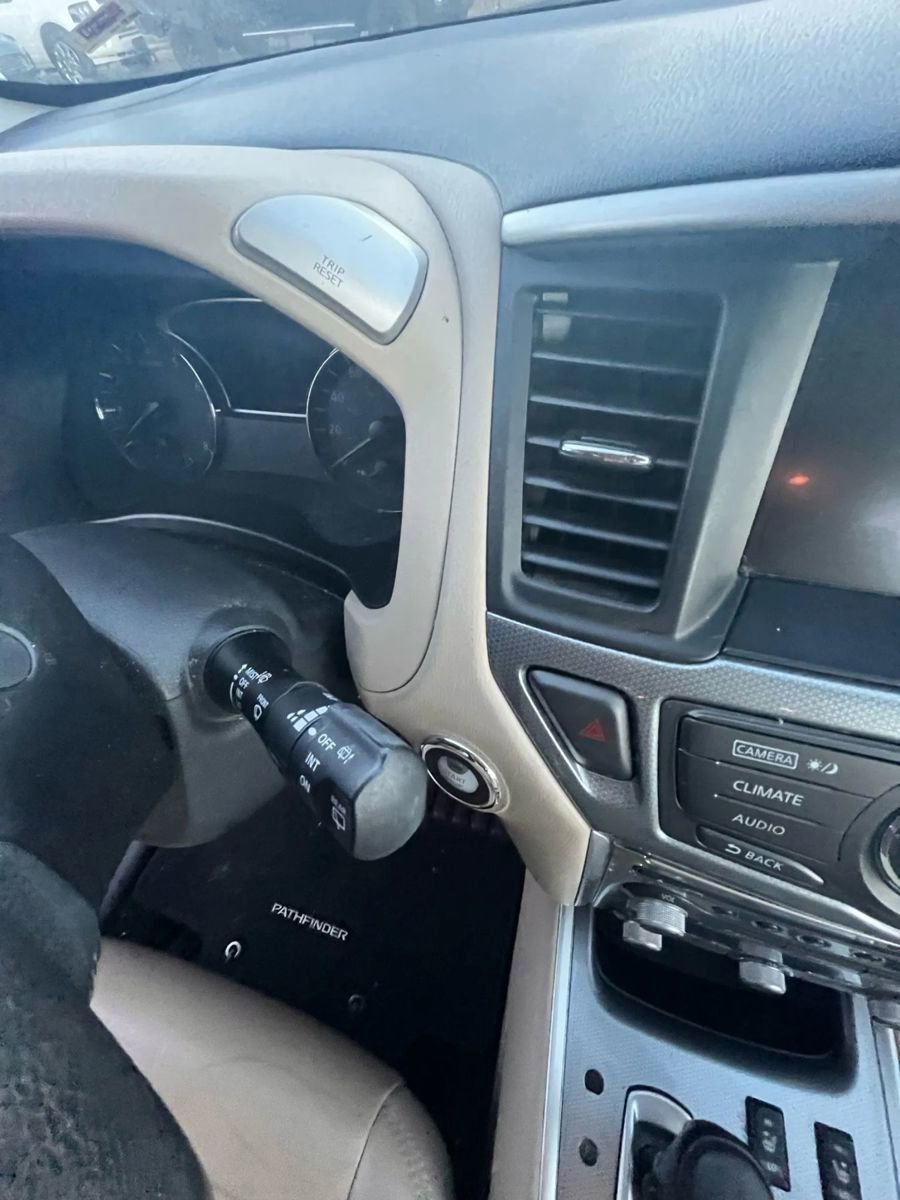 Used 2017 Nissan Pathfinder SL image 32