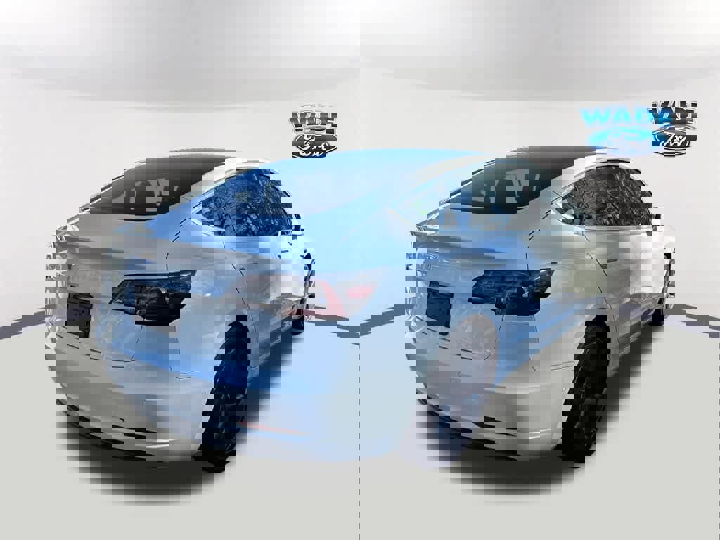 Used 2020 Tesla Model 3 Standard Range image 4