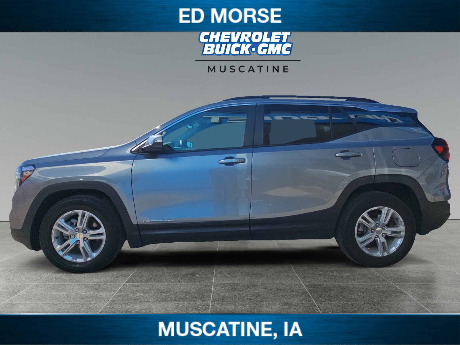 Used 2023 GMC Terrain SLE w/ Driver Convenience Package image 2