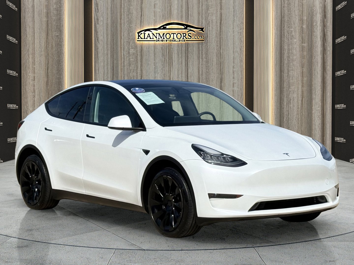Used 2023 Tesla Model Y Long Range image 1