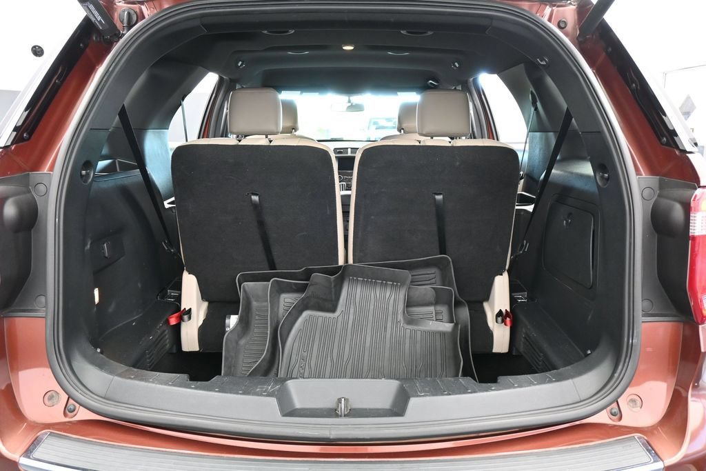 Used 2018 Ford Explorer XLT w/ Equipment Group 202A FWD image 34