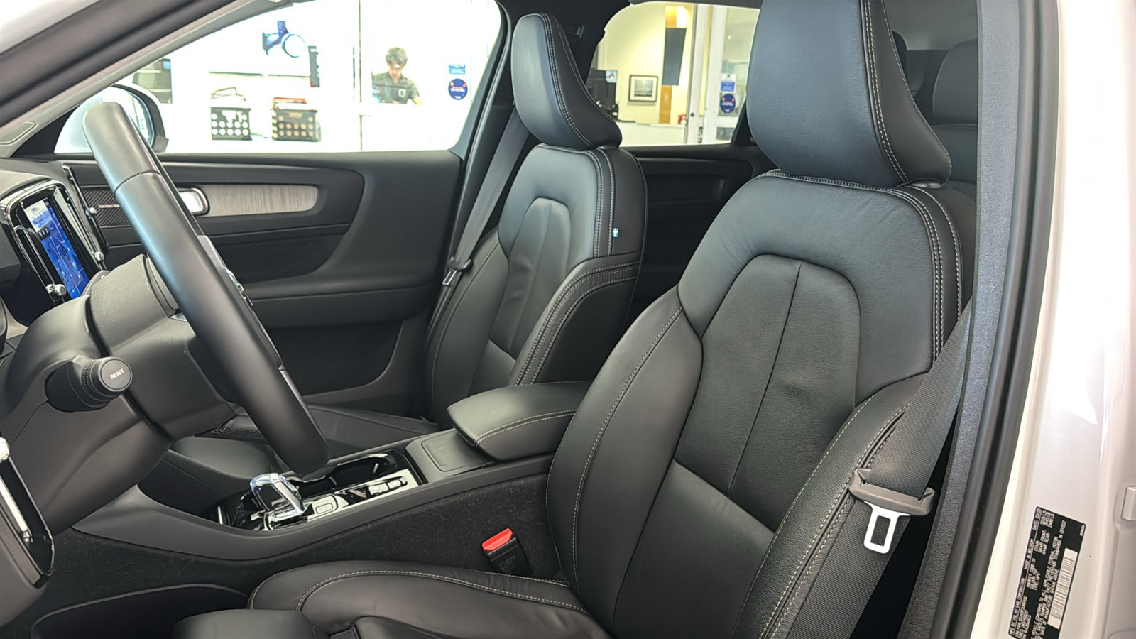 Used 2023 Volvo XC40 B5 Ultimate w/ Protection Package Premier AWD/4WD image 23