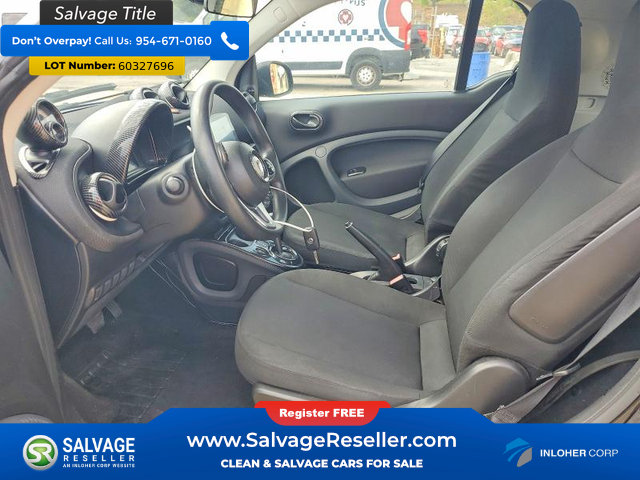Used 2016 smart fortwo passion RWD image 9