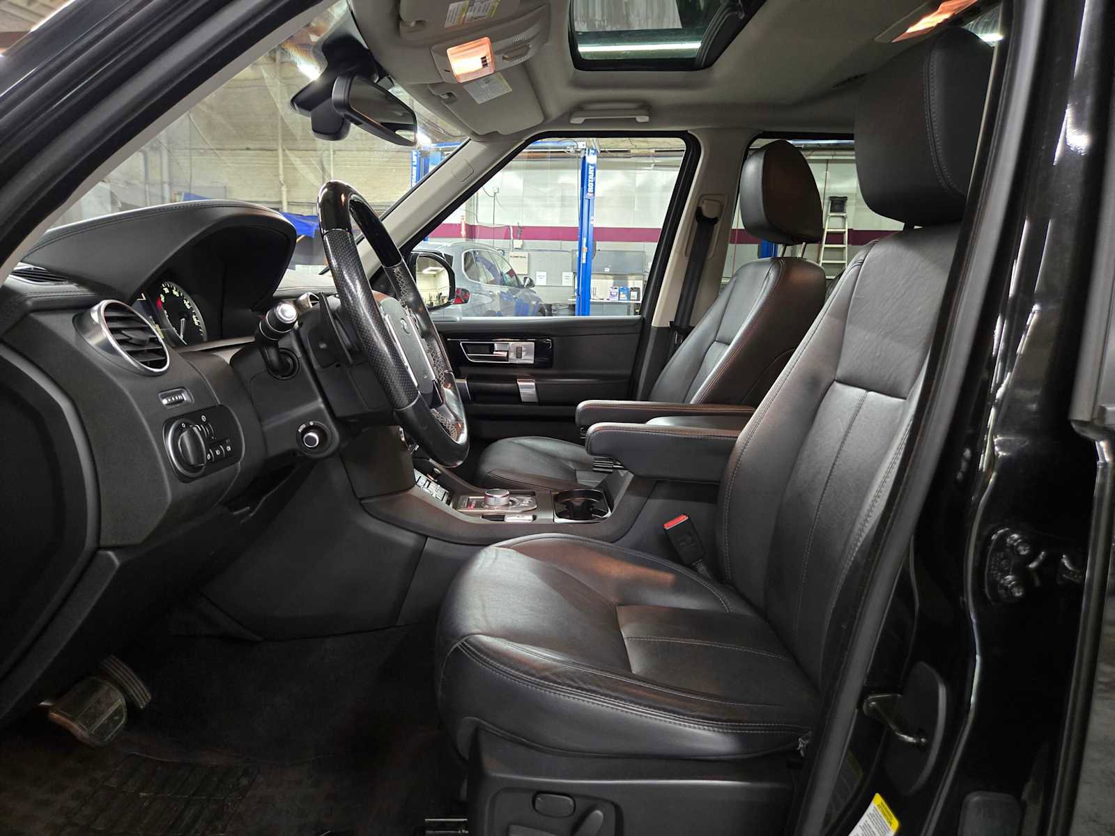Used 2016 Land Rover LR4 HSE LUX AWD/4WD image 22